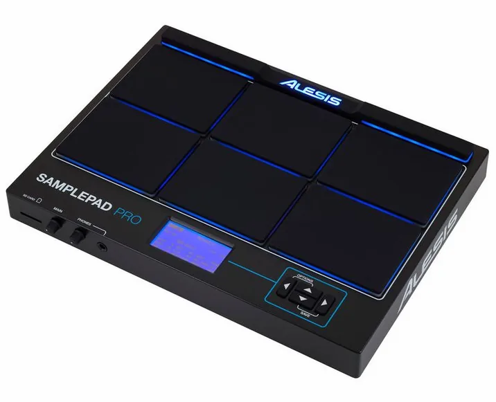 Alesis Samplepad Pro, su sfondo neutro