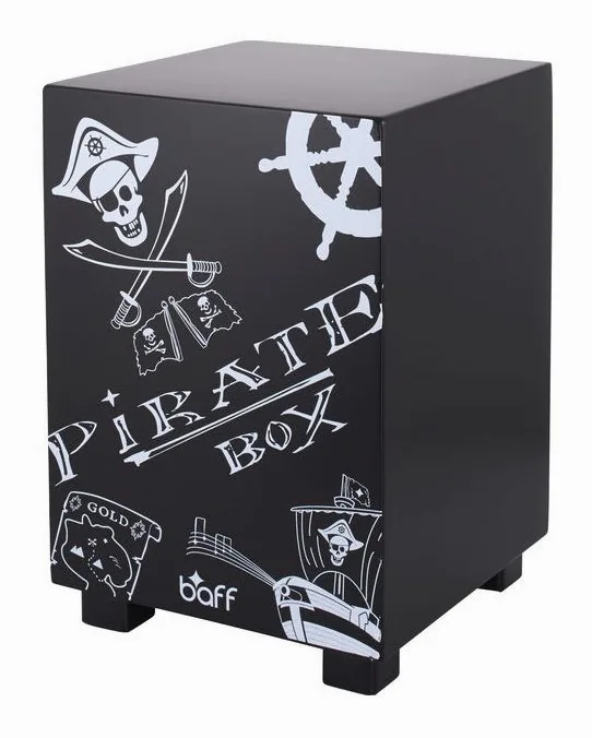 Baff Pirate Box / Cajon, su sfondo neutro