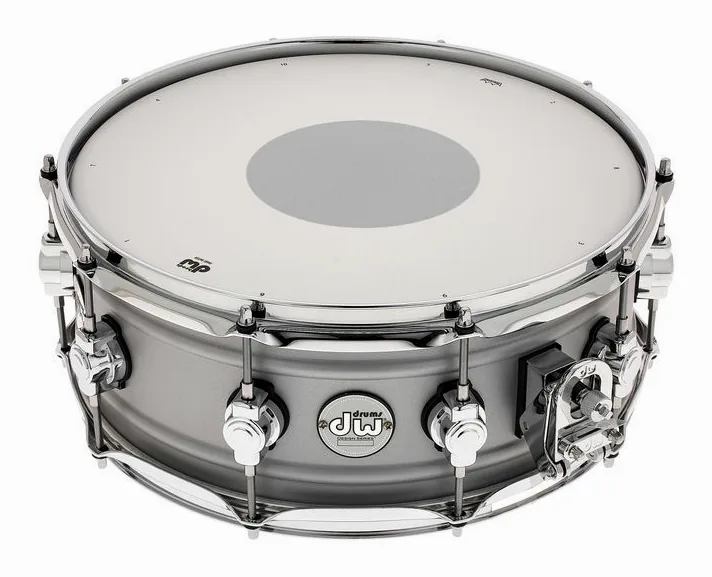 DW 14"x5,5" Design Aluminium SD, su sfondo neutro