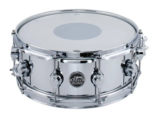 DW 14"x5,5" Performance Steel, su sfondo neutro
