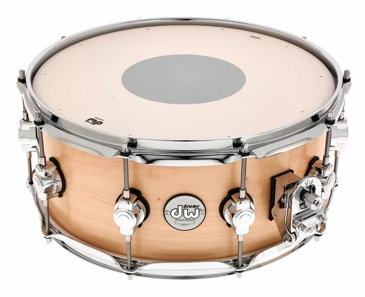 DW 14"x6" Design Satin Nat. Snare, su sfondo neutro