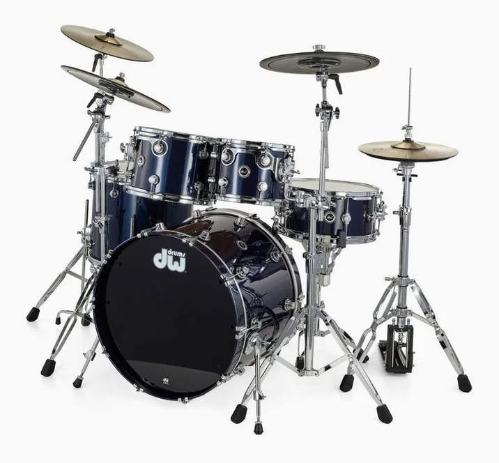 DW DWe E33 Drum Kit Midnight Blue, di fronte su sfondo neutro