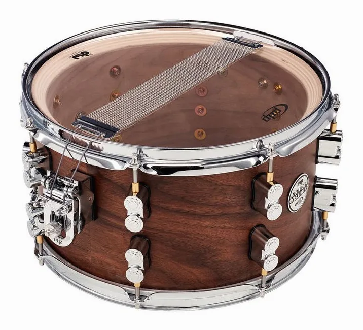 DW PDP 13"x07" Walnut Snare, vista di tre quarti, photo 4
