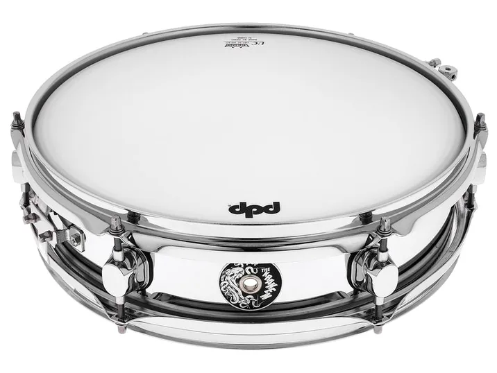 DW PDP 13"x3,5" Kraken Snare, di fronte su sfondo neutro