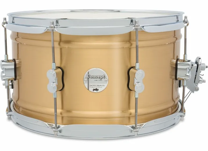 DW PDP 14"x08" Concept Brass, su sfondo neutro