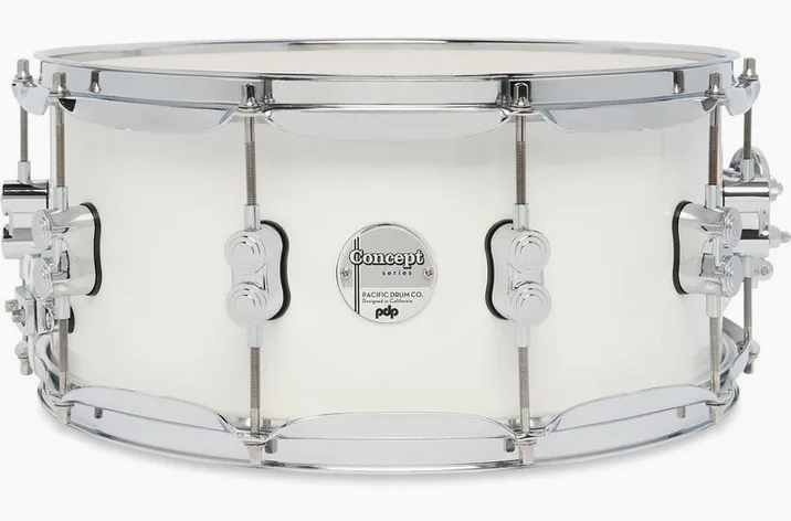 DW PDP 14"x6,5" CM Pearl. White, dettaglio frontale