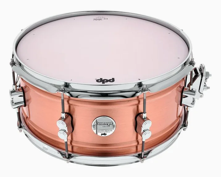 DW PDP 14"x6,5" Concept Copper, di fronte su sfondo neutro