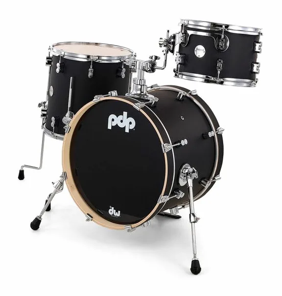 DW PDP CM Bop Satin Black, su sfondo neutro