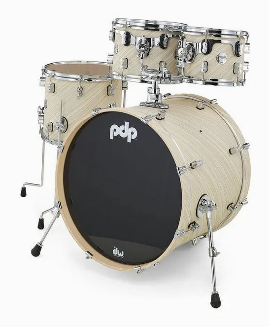 DW PDP CM4 Studio Twisted Ivory, di fronte su sfondo neutro