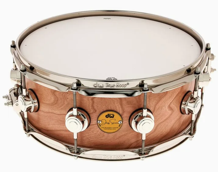 DW Satin Oil 14"x5,5" Cherry Gum, su sfondo neutro