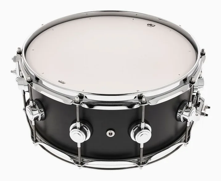 DW Satin Oil 14"x06" Ebony Snare, su sfondo neutro, photo 4