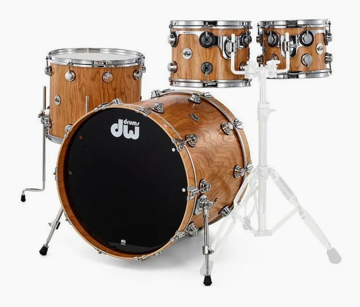 DW Satin Oil Cherry / Purple Core, su sfondo neutro