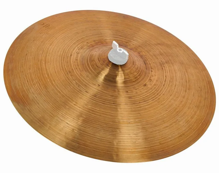 Istanbul Agop 16" 30th Anniversary Crash, su sfondo neutro