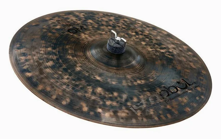 Istanbul Agop 16" Cindy Blackman OM Crash, su sfondo neutro