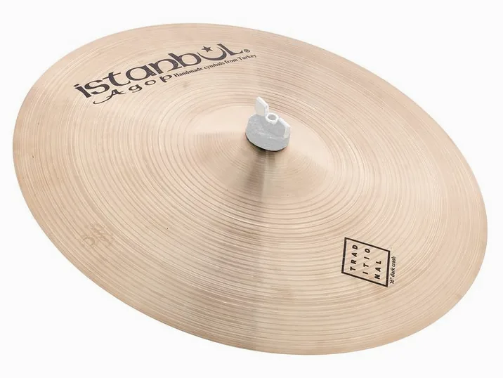 Istanbul Agop 16" Traditional Dark Crash, su sfondo neutro