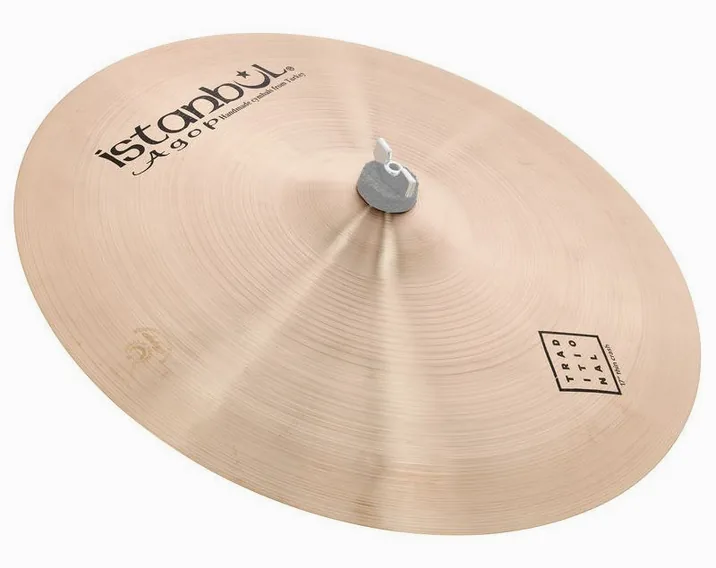 Istanbul Agop 17" Traditional Thin Crash, di fronte su sfondo neutro