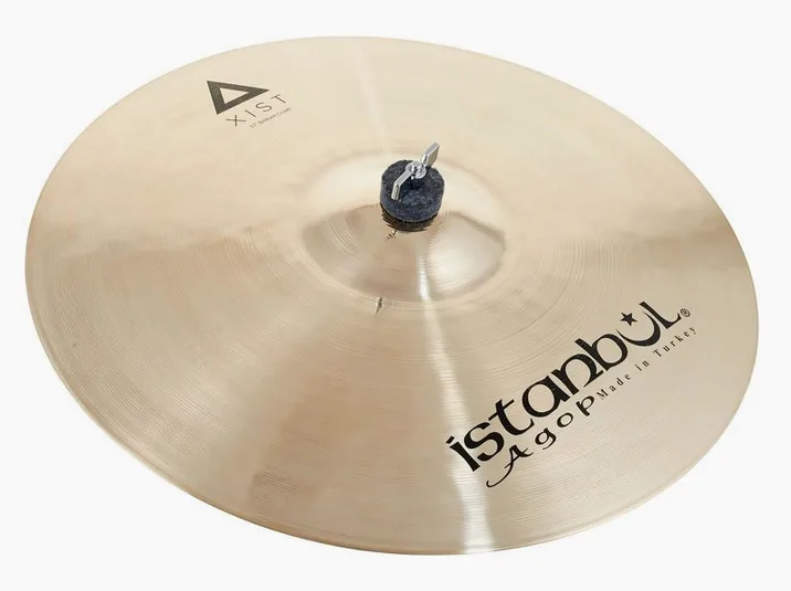 Istanbul Agop 17" Xist Crash Brilliant, di fronte su sfondo neutro