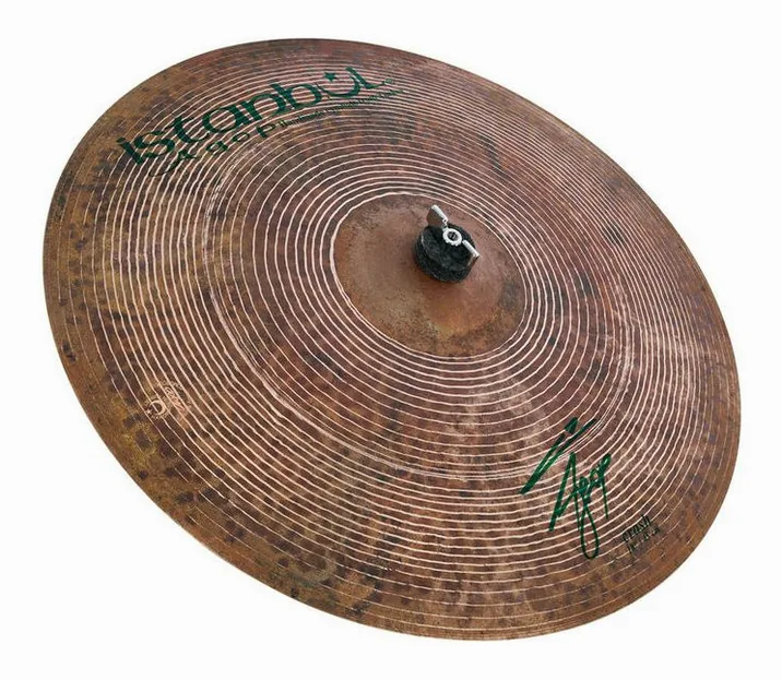 Istanbul Agop 18" Agop Signature Crash, di fronte su sfondo neutro