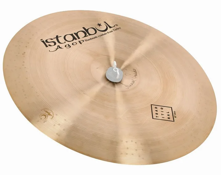 Istanbul Agop 18" Traditional China, di fronte su sfondo neutro