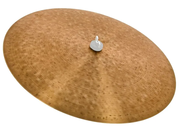 Istanbul Agop 20" 30th Anniversary Flat Ride, di fronte su sfondo neutro