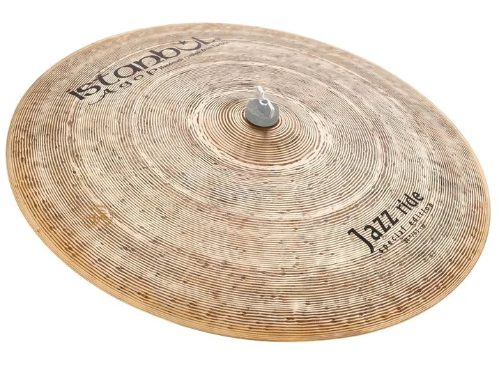 Istanbul Agop 21" Custom Series SE Jazz Ride, su sfondo neutro