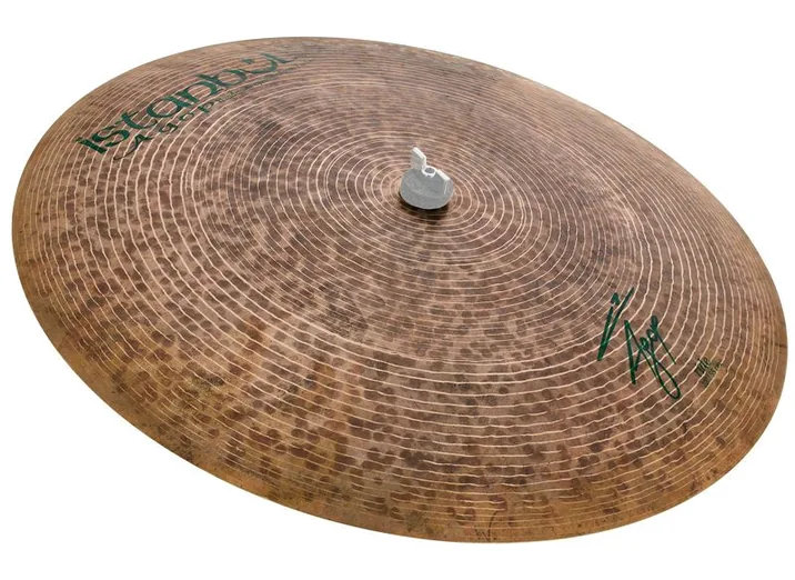Istanbul Agop 22" Agop Signature Flat Ride, di fronte su sfondo neutro