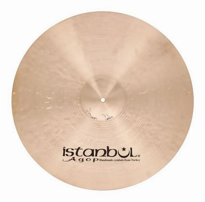 Istanbul Agop 22" Traditional Dark Crash, su sfondo neutro, photo 2