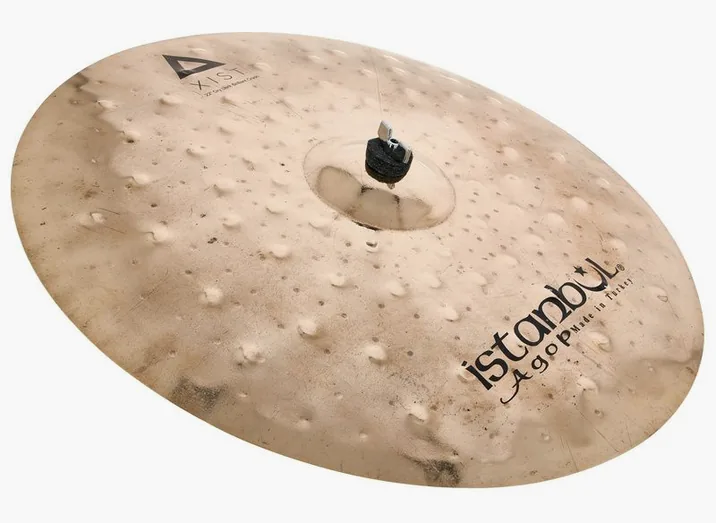 Istanbul Agop 22" Xist Dry Dark Brill. Crash, di fronte su sfondo neutro