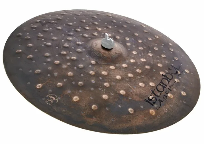 Istanbul Agop 22" Xist Dry Dark Crash, su sfondo neutro