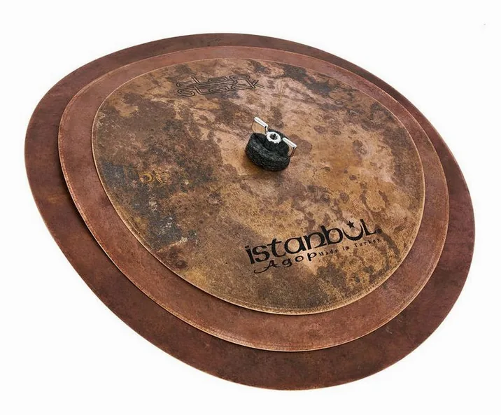 Istanbul Agop Clap Stack, di fronte su sfondo neutro