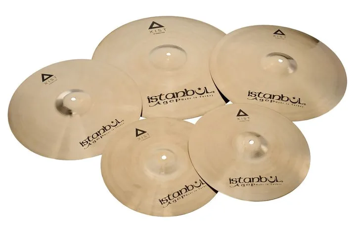 Istanbul Agop Xist Brilliant Cymbal Set Pro, di fronte su sfondo neutro