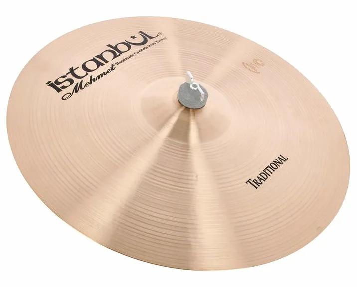 Istanbul Mehmet 17" Thin Crash Traditional, su sfondo neutro