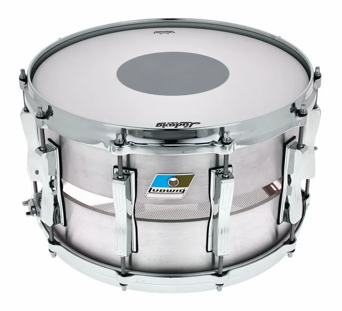 Ludwig 14"x08" Slotted Coliseum Alu, su sfondo neutro