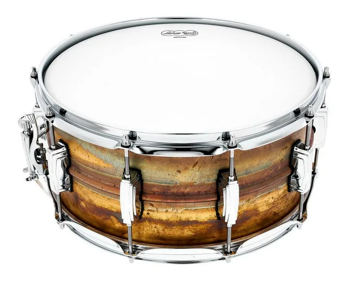 Ludwig 14"x6,5" Raw Brass Phonic, di fronte su sfondo neutro