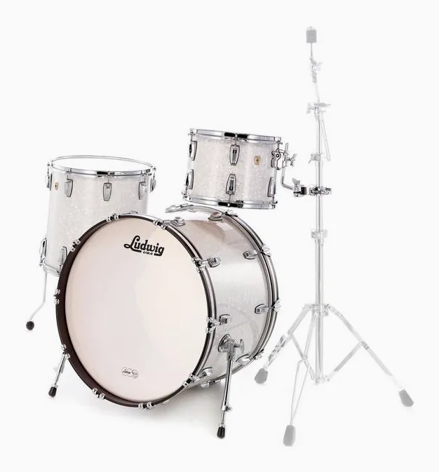 Ludwig Classic Maple Rock White Mar., di fronte su sfondo neutro