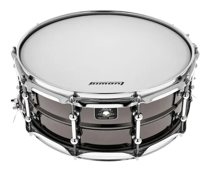 Ludwig 14"x5,5" Universal Brass Chrom, su sfondo neutro