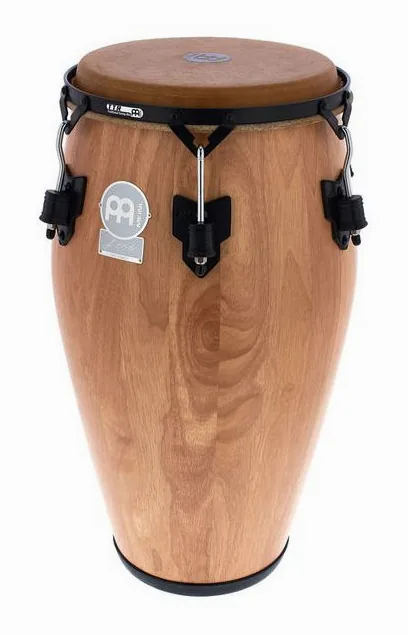 Meinl LC1212 Luis Conte Tumba, su sfondo neutro