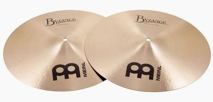 Meinl 15" Byzance Hi-Hat Medium, di fronte su sfondo neutro