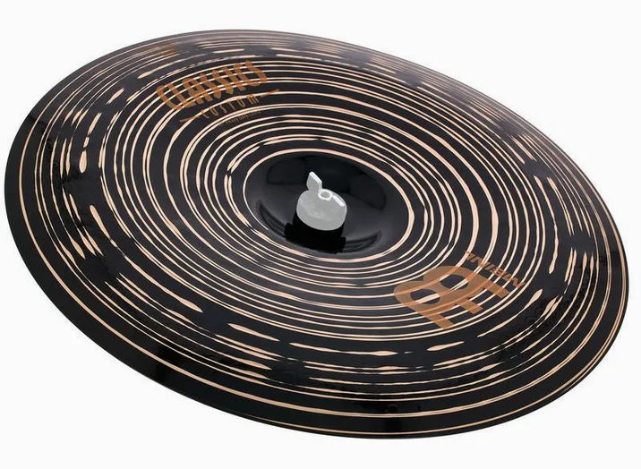 Meinl 18" Class. Cust. Dark Heavy CH, su sfondo neutro