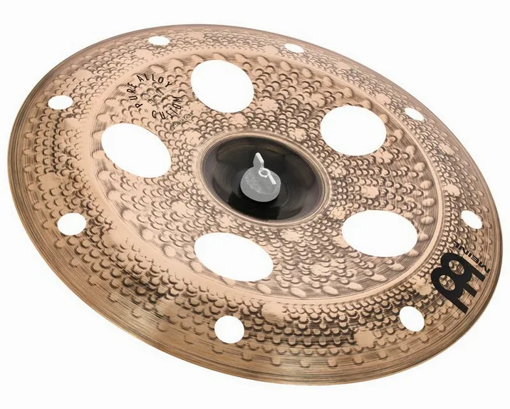 Meinl 18" Pure Alloy Cust. Trash Ch., di fronte su sfondo neutro