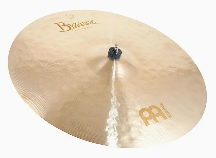 Meinl 22" Byzance Medium Thin Ride, su sfondo neutro