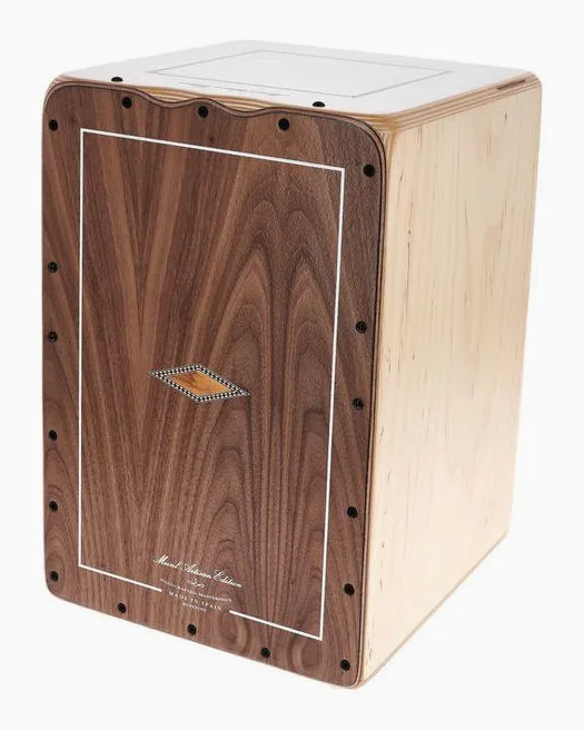 Meinl Artisan Cantina Line Cajon, su sfondo neutro