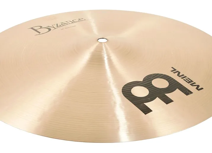 Meinl 14" Byzance Thin Crash, su sfondo neutro, photo 3