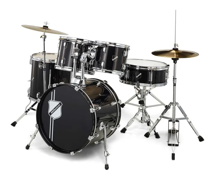 Millenium Focus 18 Drum Set Black, su sfondo neutro