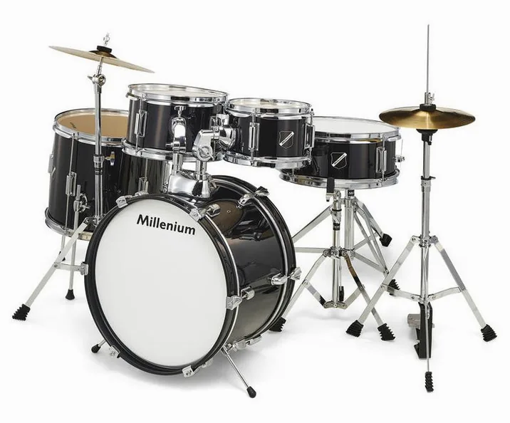 Millenium Focus Junior Drum Set Black, su sfondo neutro