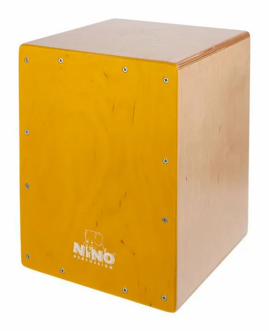 Nino Nino 950Y Cajon Yellow, su sfondo neutro