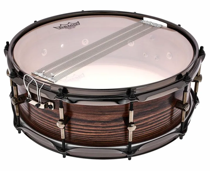 Noble & Cooley 14"x05" Sassafras Solid Snare, su sfondo neutro, photo 4
