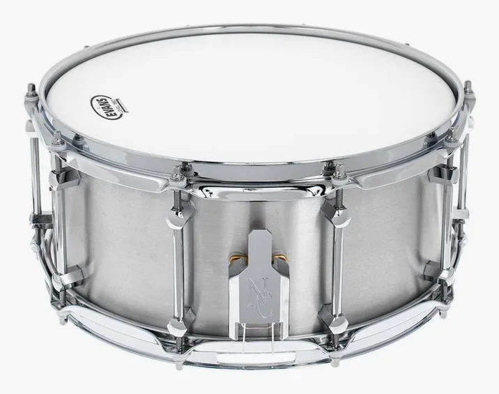 Noble & Cooley 14"x06" Alloy Classic Snare, su sfondo neutro, photo 2
