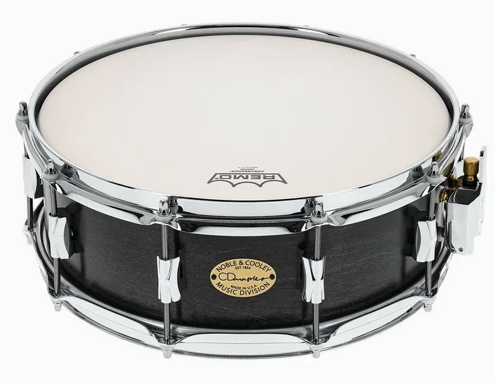 Noble & Cooley 14"x04" Maple Blackwash Satin, su sfondo neutro