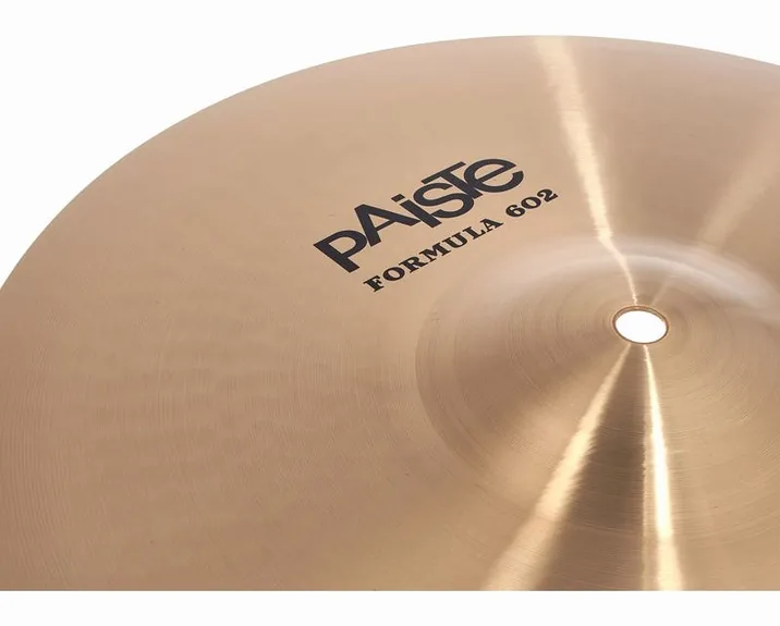 Paiste 14" 602 Sound Edge Hi Hat, su sfondo neutro, photo 4